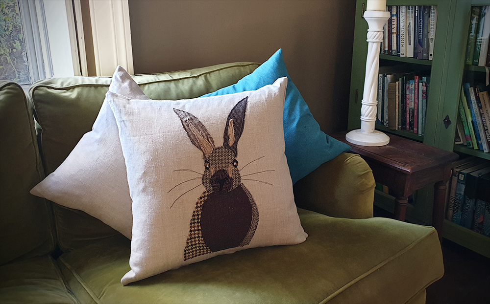Applique Hare cushion on linen - ClearCompany Shop